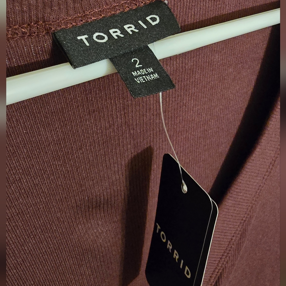 Torrid Plum V-Neck Buttoned Top - Picture 5 of 9